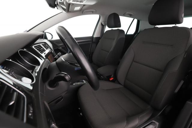 Volkswagen Golf image 6