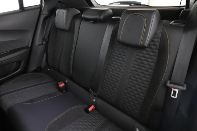 Peugeot 2008 image 2