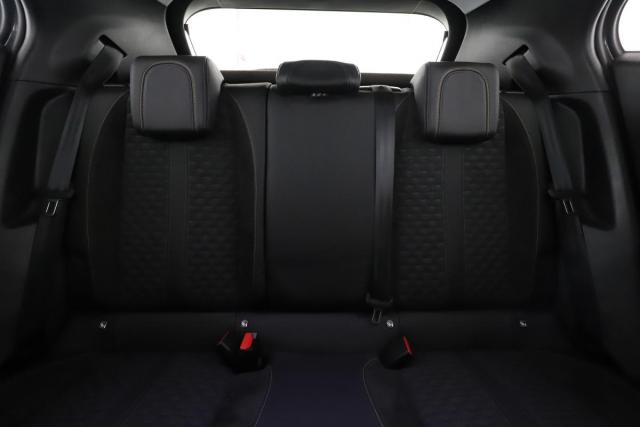 Peugeot 2008 image 8