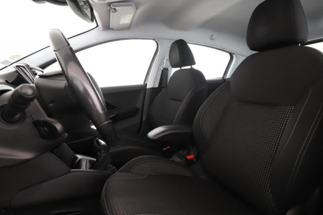 Peugeot 208 image 8