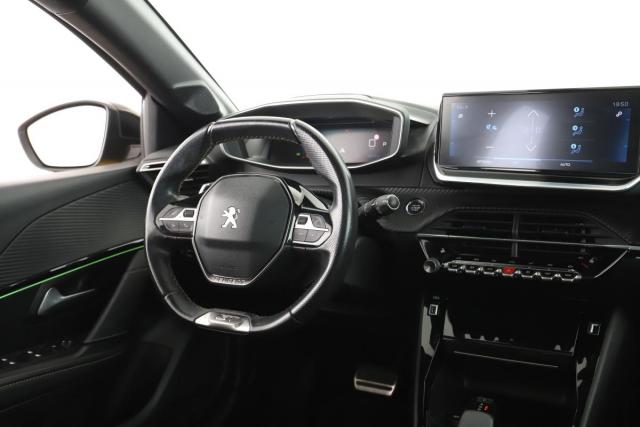 Peugeot 208 image 8