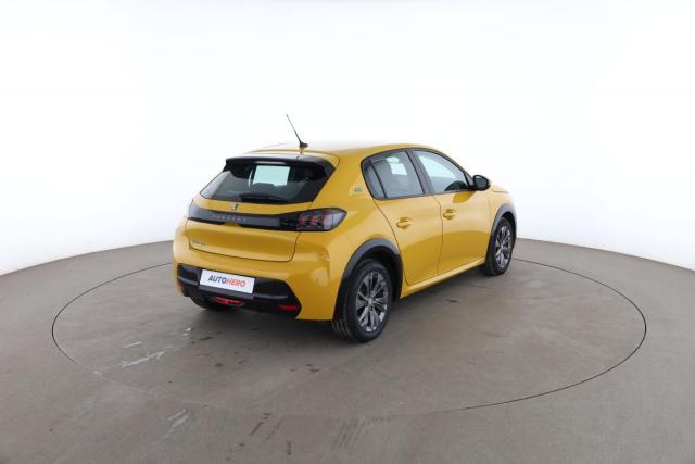 Peugeot 208 image 1