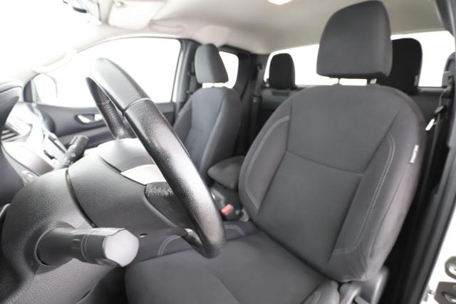 Nissan Navara image 1
