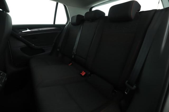 Volkswagen Golf image 4