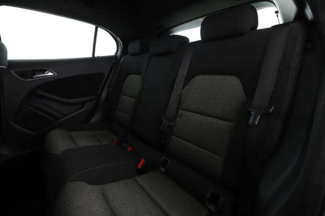 Mercedes Benz Gla image 7