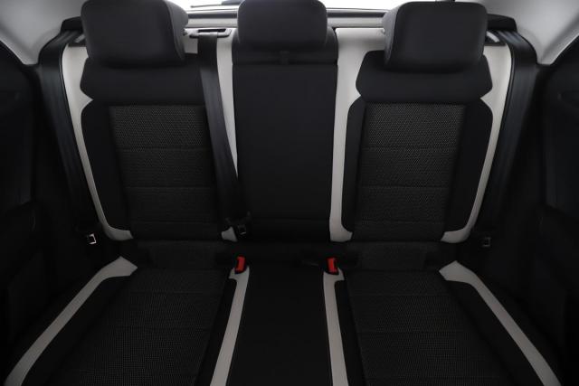 Volkswagen T-Roc image 2