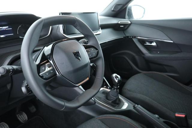 Peugeot 2008 image 8