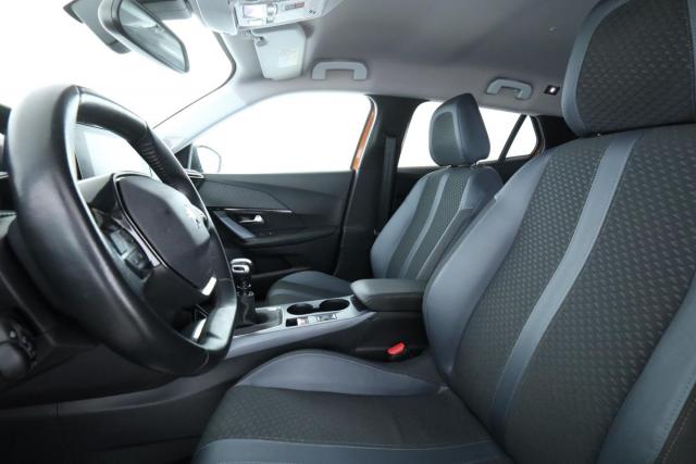 Peugeot 2008 image 4