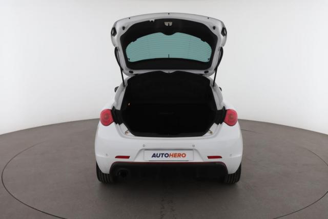 Alfa Romeo Giulietta image 9