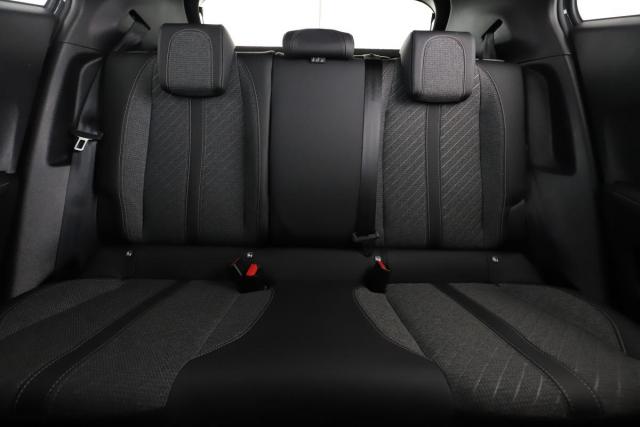 Peugeot 2008 image 6