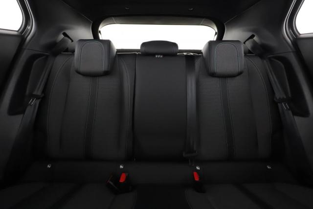 Peugeot 2008 image 8