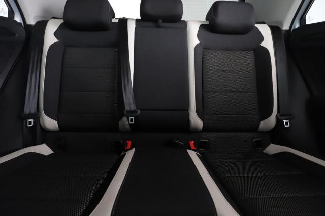 Volkswagen T-Roc image 3