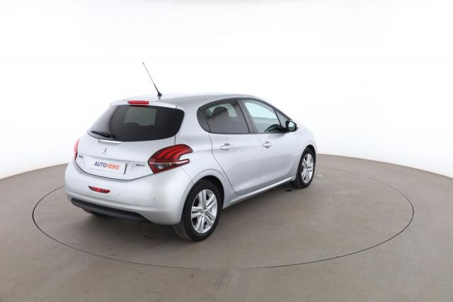 Peugeot 208 image 3