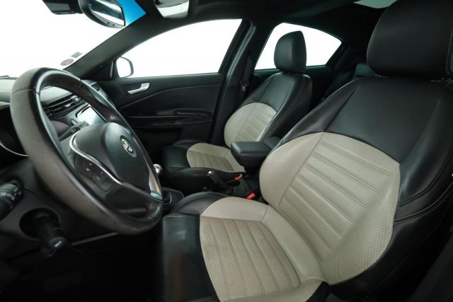 Alfa Romeo Giulietta image 5