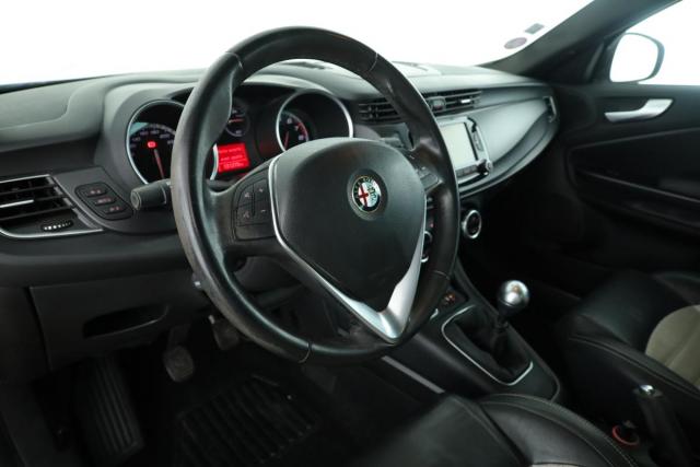 Alfa Romeo Giulietta image 9