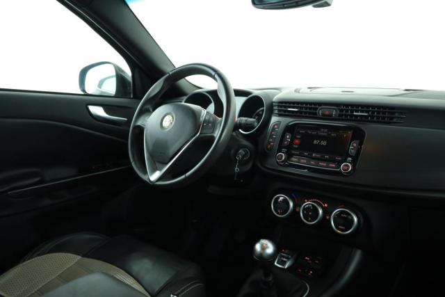 Alfa Romeo Giulietta image 6