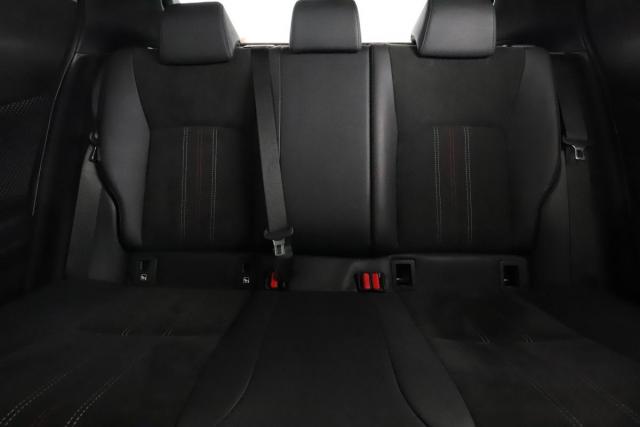Toyota C-Hr image 2