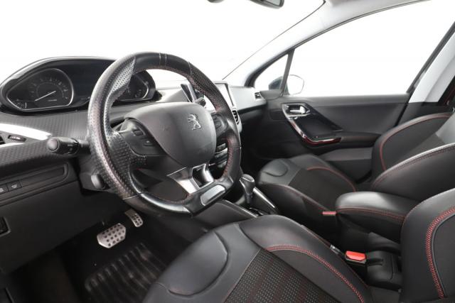 Peugeot 208 image 8