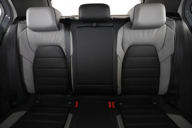 Volkswagen Golf image 6