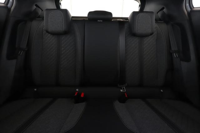 Peugeot 2008 image 7