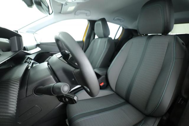 Peugeot 208 image 8
