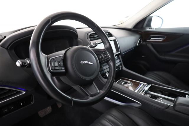 Jaguar F-Pace image 3