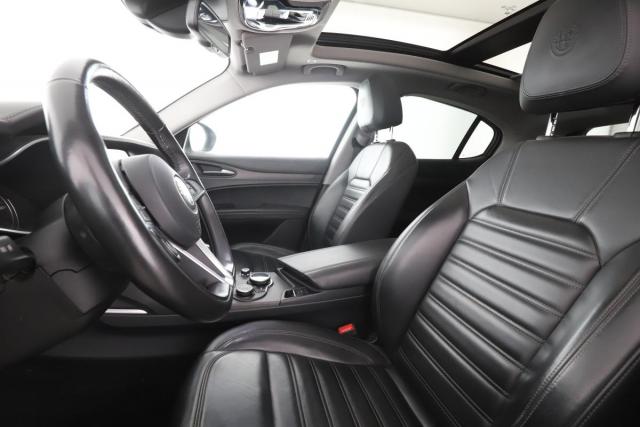 Alfa Romeo Stelvio image 4