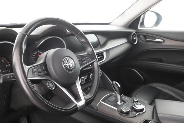Alfa Romeo Stelvio image 3