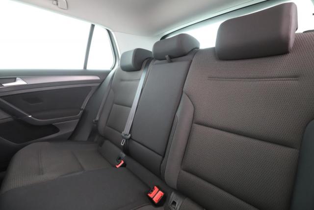 Volkswagen Golf image 6