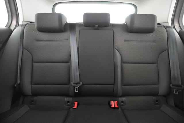 Volkswagen Golf image 9
