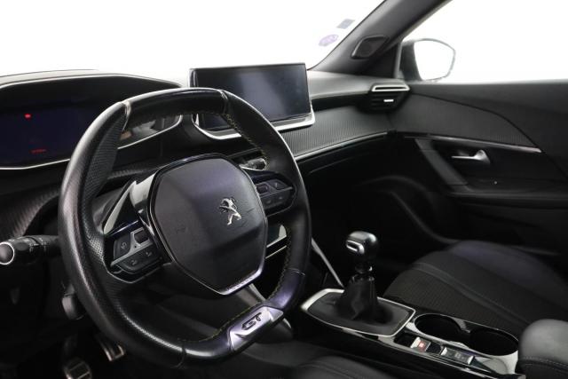 Peugeot 2008 image 2