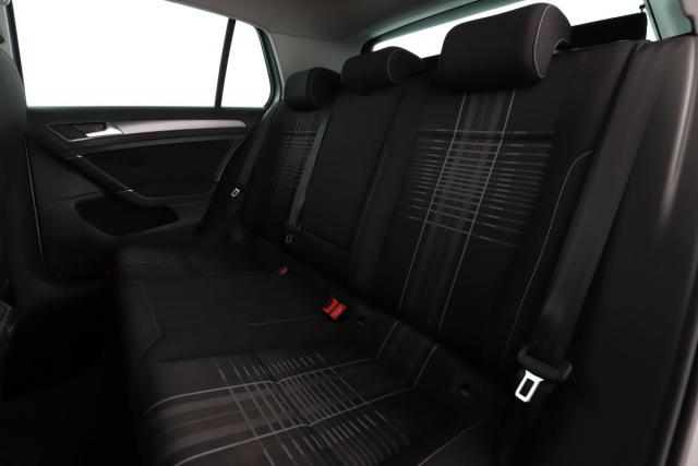 Volkswagen Golf image 6