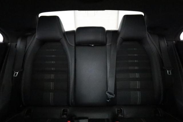 Mercedes Benz Cla image 3