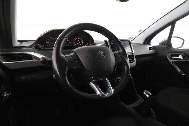 Peugeot 208 image 5
