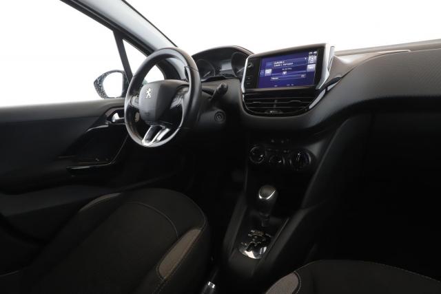 Peugeot 208 image 7