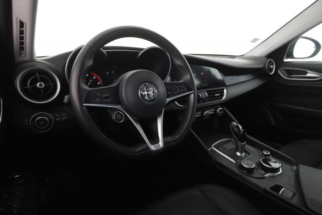 Alfa Romeo Giulia image 4