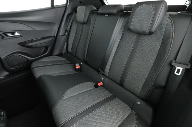 Peugeot 2008 image 2
