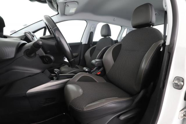 Peugeot 2008 image 2