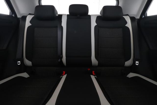 Volkswagen T-Roc image 4