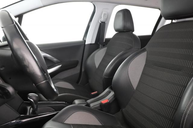 Peugeot 2008 image 3