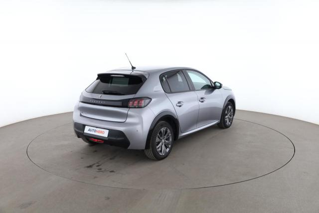 Peugeot 208 image 8