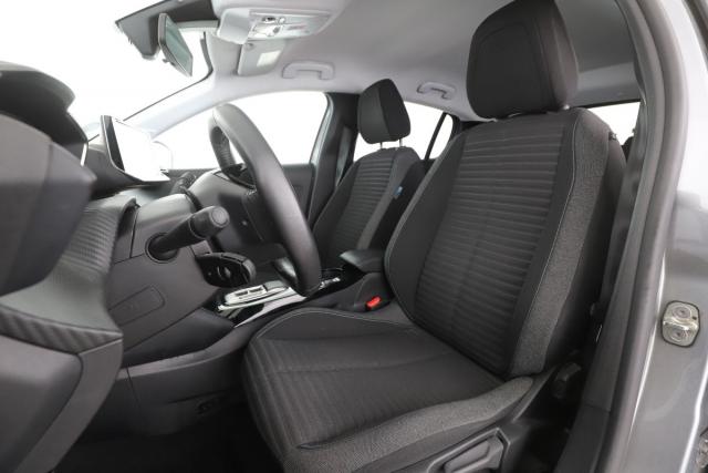 Peugeot 208 image 1