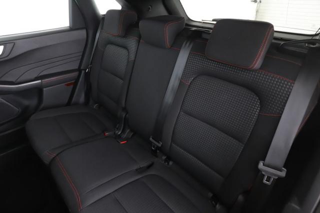 Ford Kuga image 9