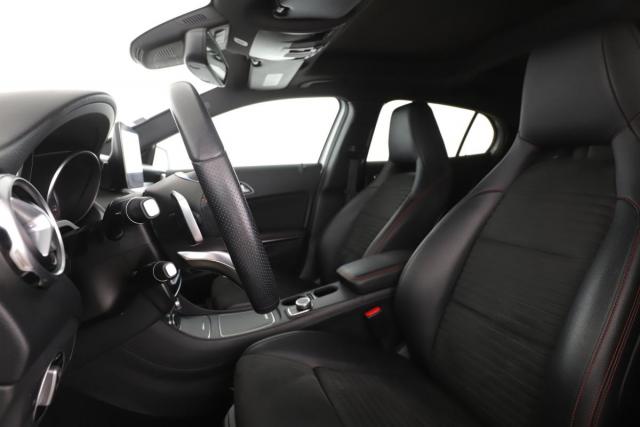 Mercedes Benz Gla image 8