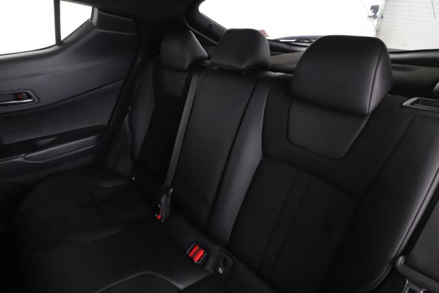 Toyota C-Hr image 2