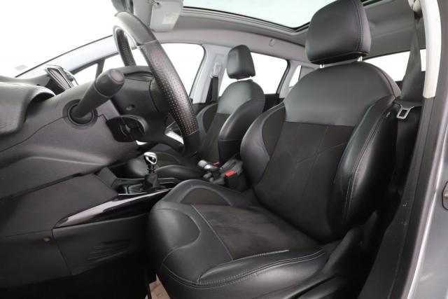 Peugeot 2008 image 8