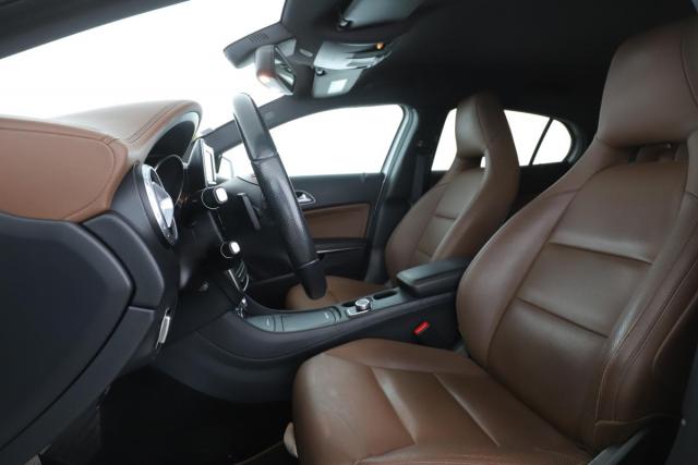 Mercedes Benz Gla image 2