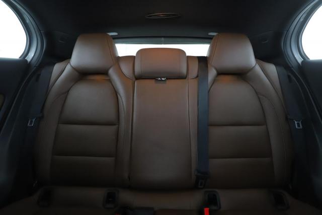 Mercedes Benz Gla image 3