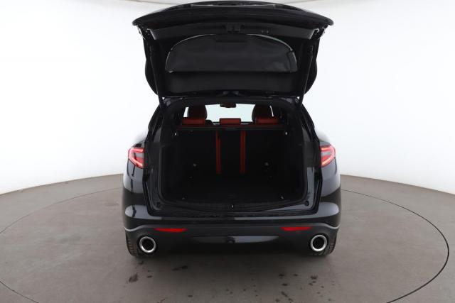 Alfa Romeo Stelvio image 4