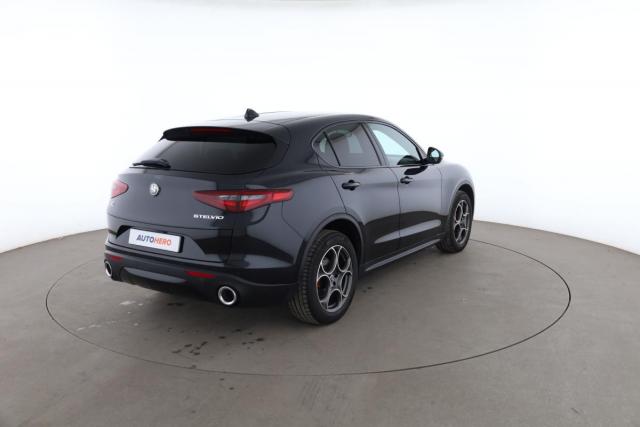 Alfa Romeo Stelvio image 8